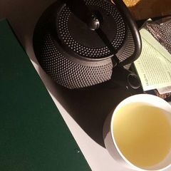 A picture of Japanese green tea.