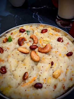 झटपट सूजी उपमा(jhatpat suji upma recipe in hindi) रेसिपी मुख्य फोटो