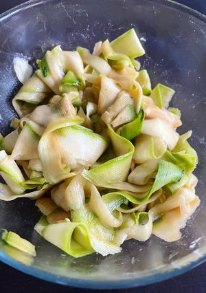 Une photo de Courgettes marinées à l’asiatique
