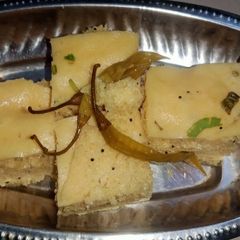 A picture of Dhokla.
