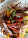 Lomo saltado a los 3 ajíes con vino