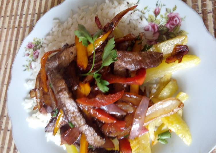 Lomo saltado a los 3 ajíes con vino