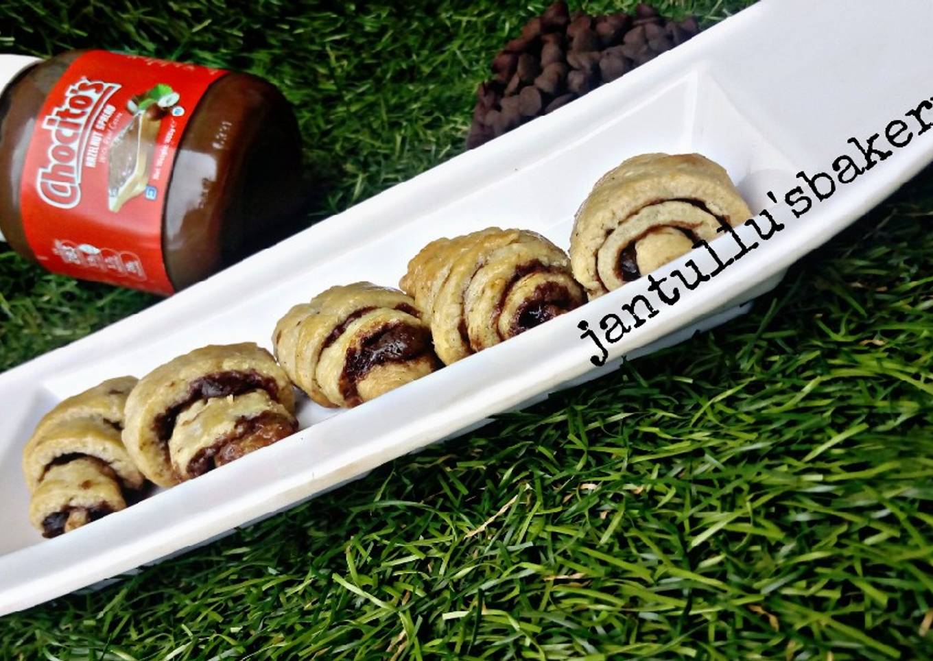 Puff pastry mini chocolate croissant