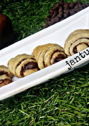 A picture of Puff pastry mini chocolate croissant.