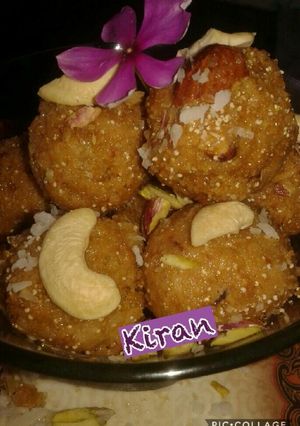 A picture of Urad dal laddu.