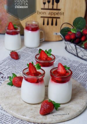 Foto resep Panna Cotta Sauce Strowberry