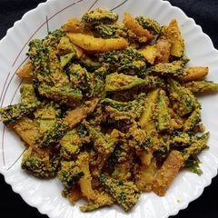 A picture of Karela Potato Sorshe Posto.