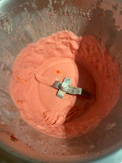 Una foto de Helado de fresas Thermomix