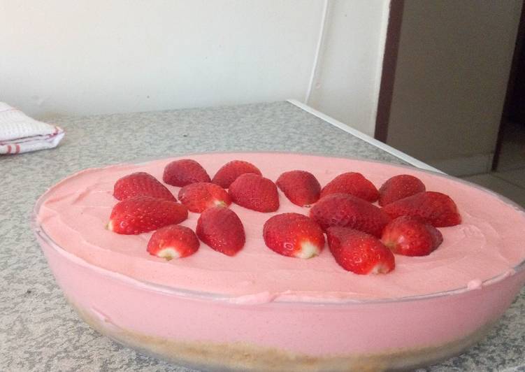 Simple Way to Prepare Perfect Strawberry Mouse Cake