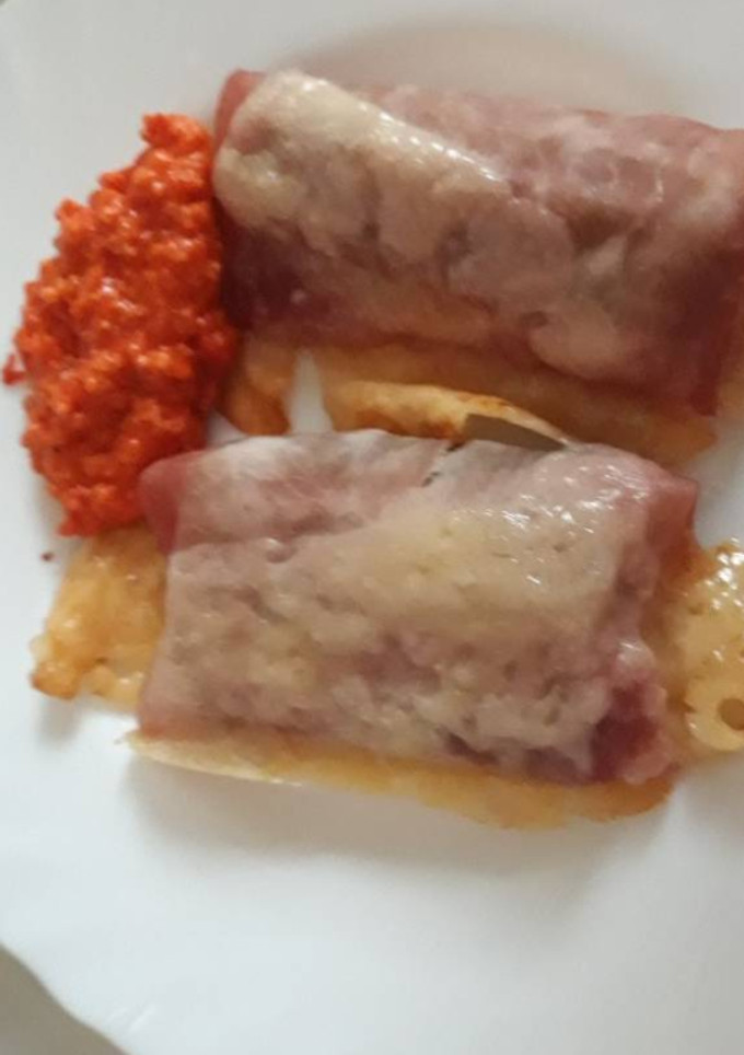 Una foto de Pencas rellenas de queso y envueltas en jamón de York