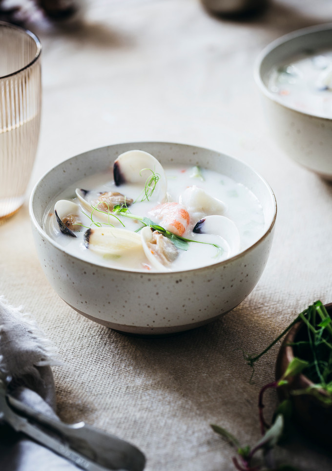 Una foto de Clam Chowder / Crema de Almejas
