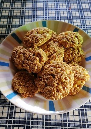 Una foto de Galletas de avena Quaker y trozos de manzana