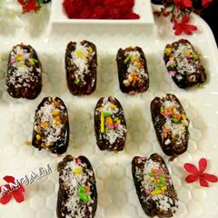 A picture of Paan coconut flavoured dates.