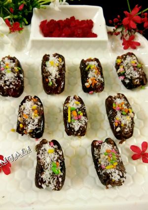 A picture of Paan coconut flavoured dates.