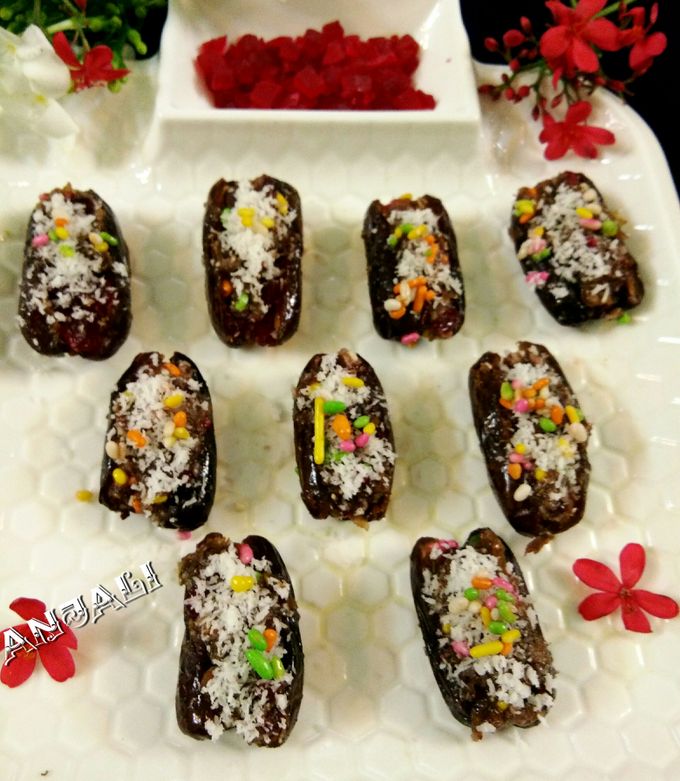 A picture of Paan coconut flavoured dates.