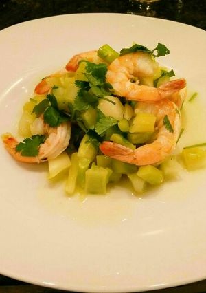 รูปของ ยำก้านบล๊อกโคลีกรอบ-กุ้งสด