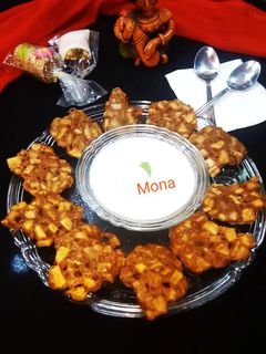 सिंघाड़े के आटे की पकौड़ी (singhare ki aate ki pakodi recipe in Hindi) रेसिपी मुख्य फोटो