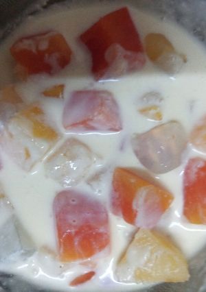 A picture of Cocktail fruit chaat.