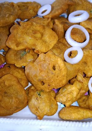 प्याज के पकोड़े (Pyaz ke pakode recipe in Hindi) रेसिपी मुख्य फोटो
