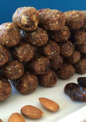A picture of Date Dryfruits Rolls.