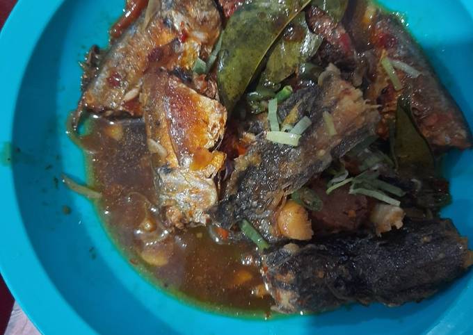 Cara Gampang Menyiapkan Ikan tumis cabai hijau, Enak