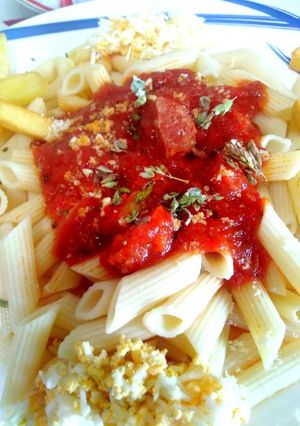Una foto de Macarrones con salsa dos chorizos!!