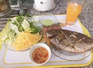 Hình của món Cá dìa nướng muối.