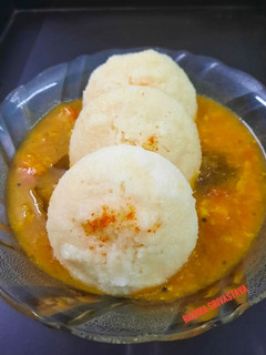 मिनी इडली सांबर (Mini idli sambar recipe in hindi) रेसिपी मुख्य फोटो
