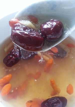 Hình của món Yến chưng táo đỏ, kỷ tử, đẳng sâm.