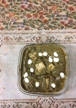 A picture of Palak with tofu paneer.