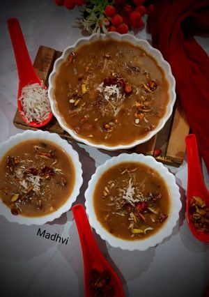 सावन स्पेशल शीरा(SAWAN SPECIAL SHEERA RECIPE IN HINDI) रेसिपी मुख्य फोटो