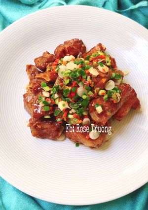 Hình của món Sườn Non Ram Me.