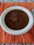 Sopa de garbanzos, frijoles, maíz y chipotle