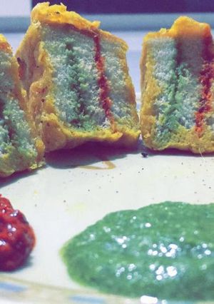 A picture of Bread pakoda (famous breakfast of Mumbai).