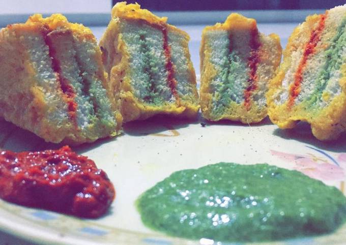 Bread pakoda (famous breakfast of Mumbai)