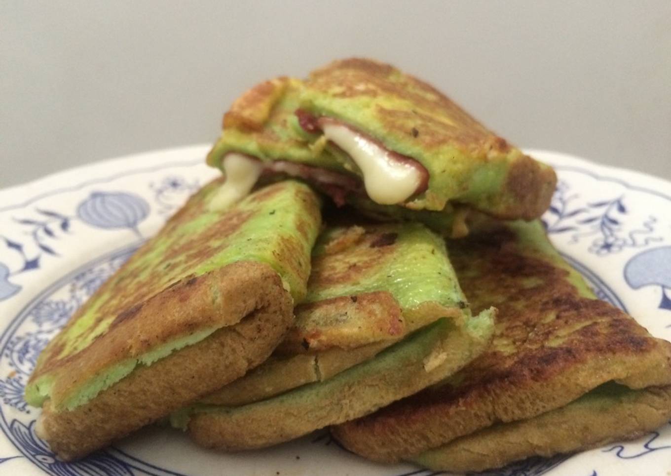 #breakfastidea1 Toast with Smoke Beef