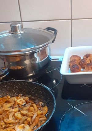Bakonyi jellegű húsgombóc recept fotója
