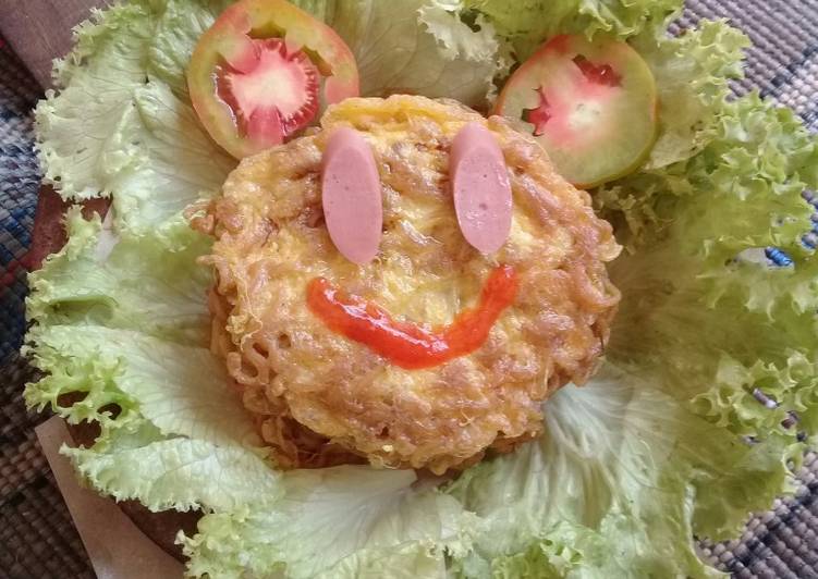 Resep Burger mie isi sosis 💕 | Resep Membuat Burger mie isi sosis 💕 Yang Enak Dan Lezat