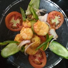 A picture of Steamed prawn salad.