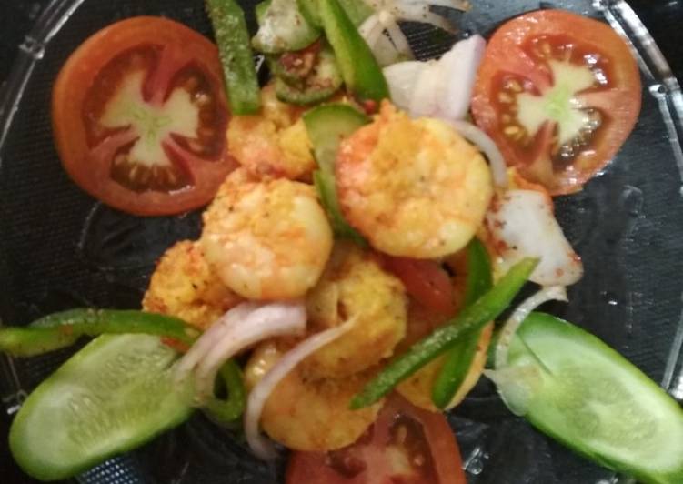 Steamed prawn salad