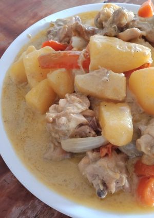A picture of Chicken curry with a smile.