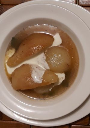 Una foto de Postre de peras al jugo