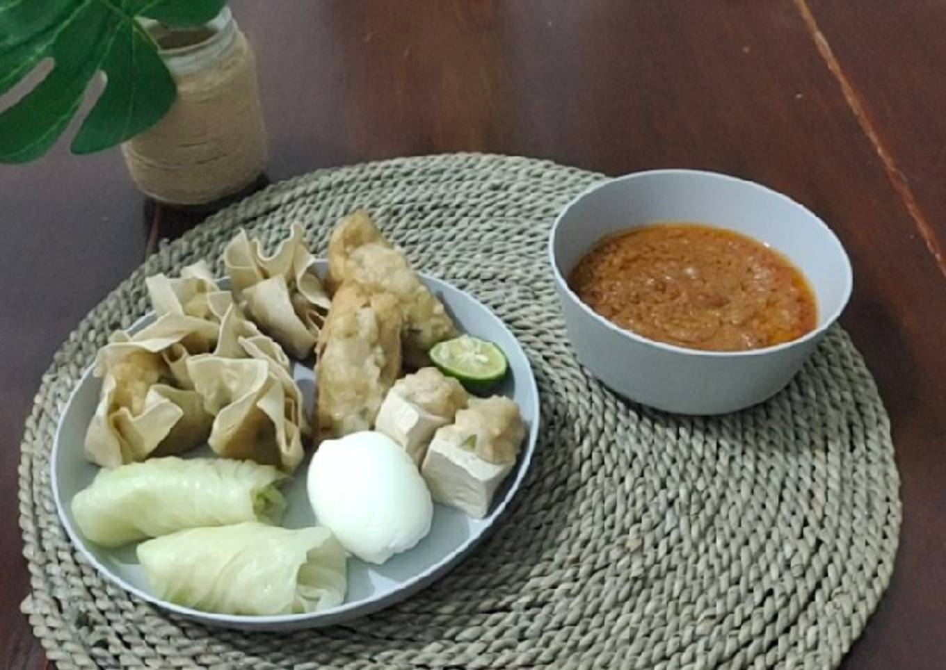 Siomay Ayam bumbu kacang