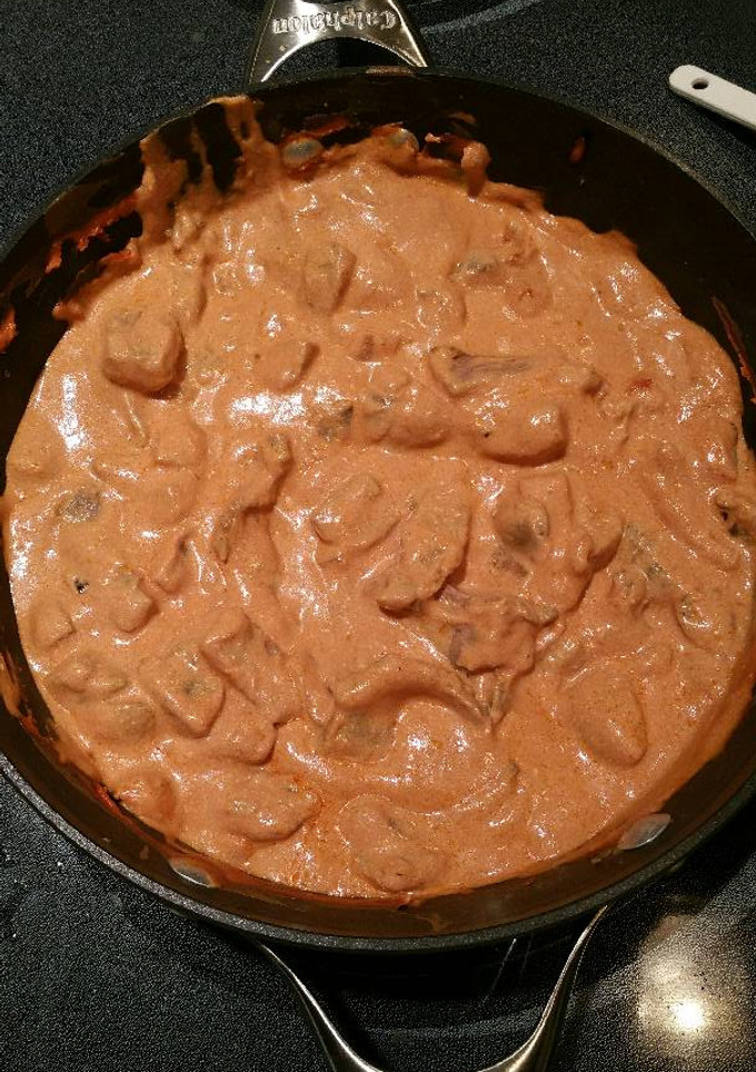 A picture of Beef Stroganoff.