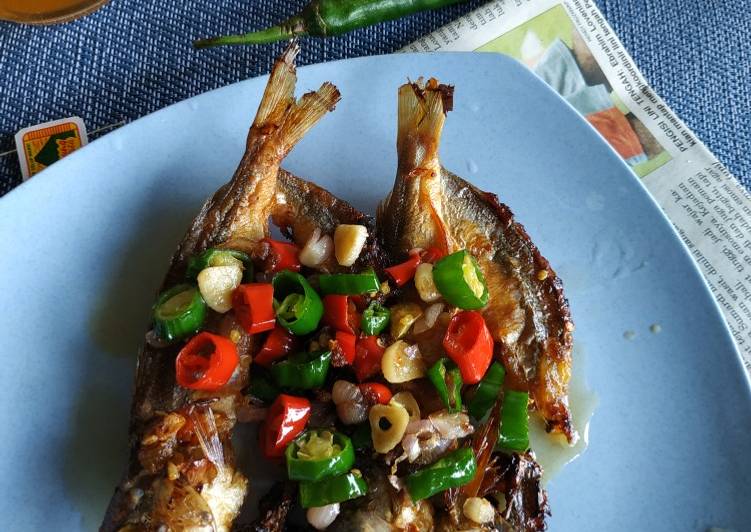 Langkah meracik Ikan Asin Pedas Manis yang Lezat