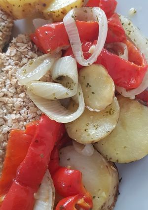 Una foto de Verduras al horno con papel aluminio