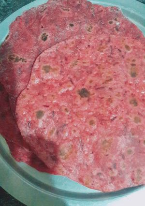 A picture of Beetroot roti.