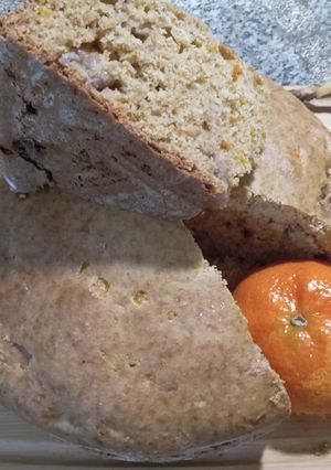 Una foto de Torta de Mandarina 🍊 y banana 🍌