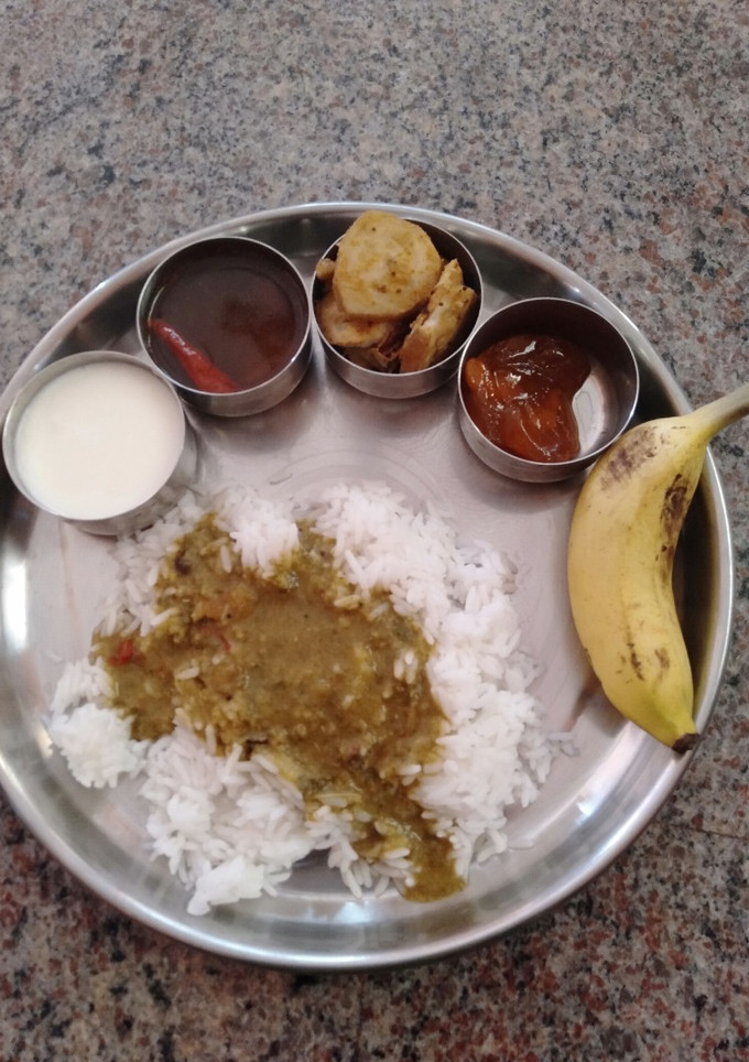 பருப்பு கீரை குழம்பு, வாழைக்காய் பொறியல், மிளகு ரசம், கோதுமை அல்வா, தயிர் செய்முறை முக்கிய புகைப்படம்