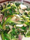 Tumis daun bawang merah